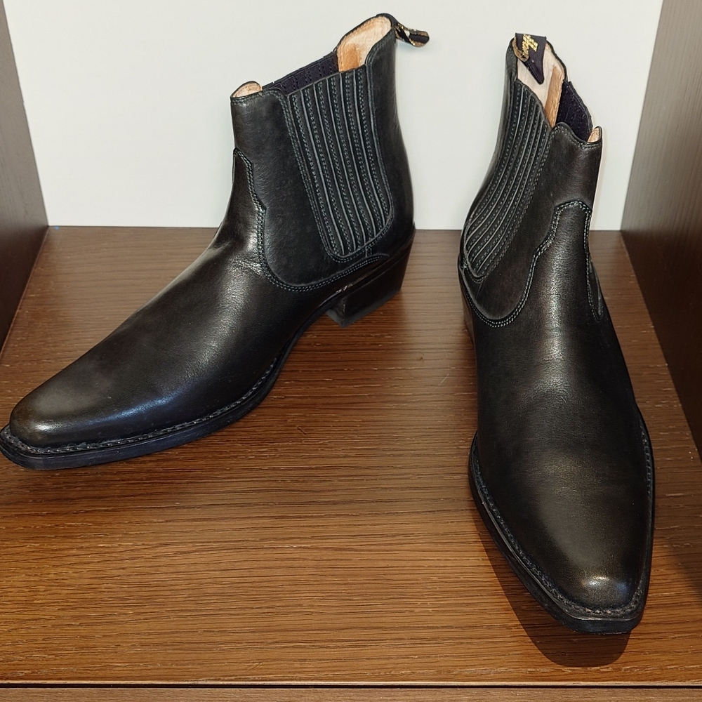 New black Hawkins boots